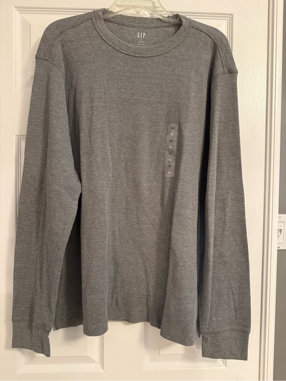 GAP Men’s Long-Sleeve Thermal Tee — Gray